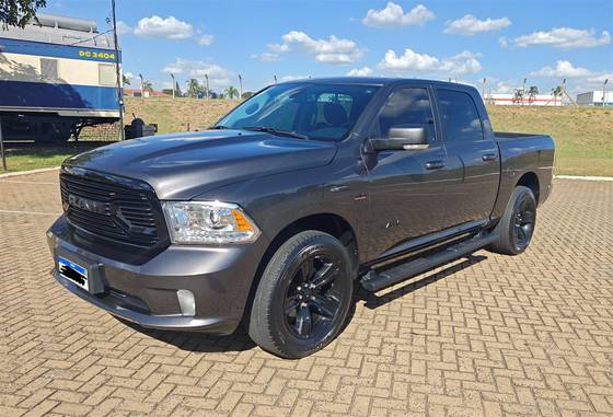 RAM 1500 5.7 V8 GASOLINA LIMITED NIGHT EDITION CD 4X4 AUTOMÁTICO